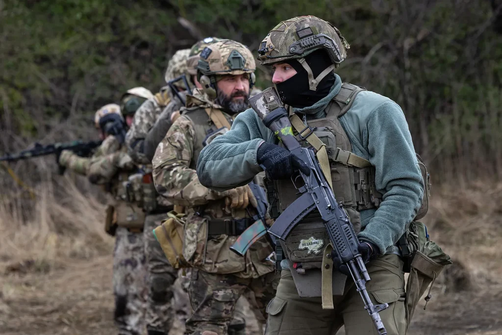 Σφοδρές μάχες σε δάσος του Σούμι: Οι ουκρανικές ειδικές δυνάμεις απώθησαν Ρώσους στρατιώτες – Δείτε βίντεο