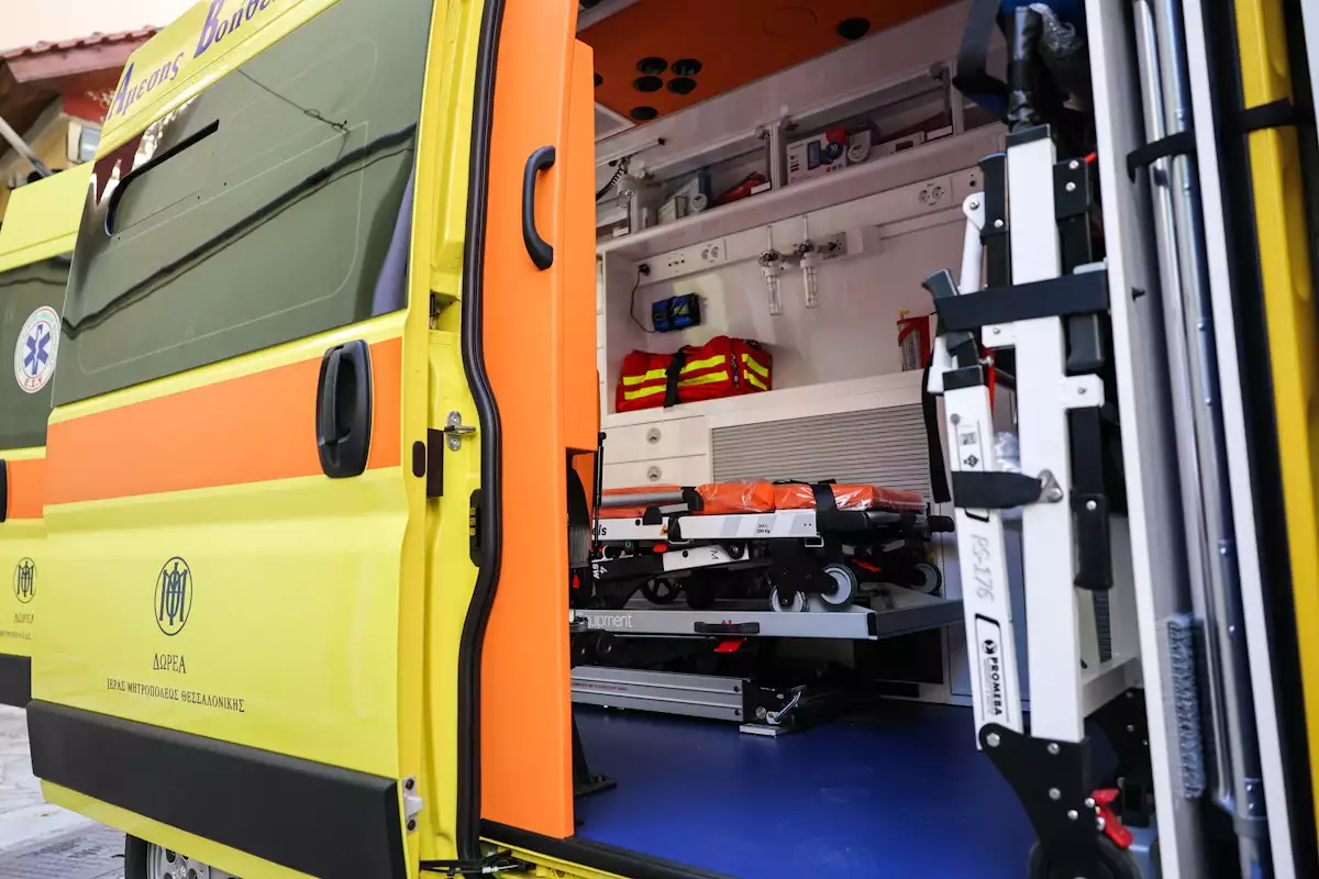 Ηλεία: Οδηγός οχήματος προσέκρουσε σε κολόνα μετά από ανεξέλεγκτη πορεία – Διακομίστηκε με τραύματα στο νοσοκομείο