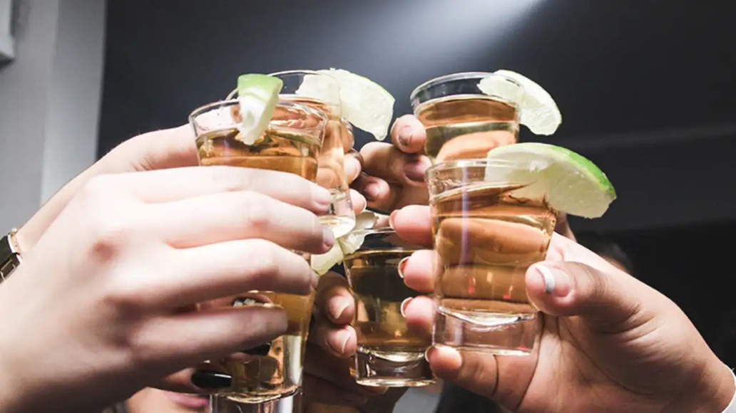 Ηράκλειο: 17χρονος κατέληξε στο νοσοκομείο μετά από κατανάλωση αλκοόλ σε σχολική εκδρομή – Τρεις συλλήψεις