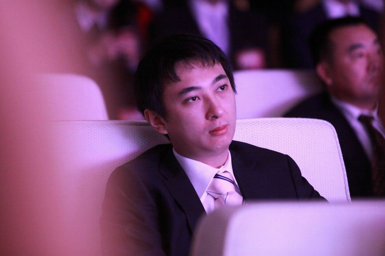 Wang Sicong: Ο πλουσιότερος γιος της Κίνας έχει υπαλλήλους που τον ταΐζουν στο στόμα