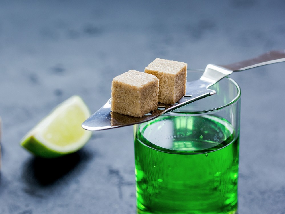 Aψέντι: Όλα όσα πρέπει να ξέρετε για το ποτό που αποκαλούσαν και «πράσινη νεράιδα»