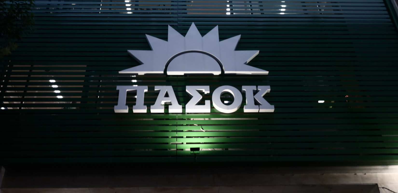 ΠΑΣΟΚ κατά κυβέρνησης: «Για να σταματήσει την αγανάκτηση των αγροτών χρησιμοποιεί αστυνομική βία»