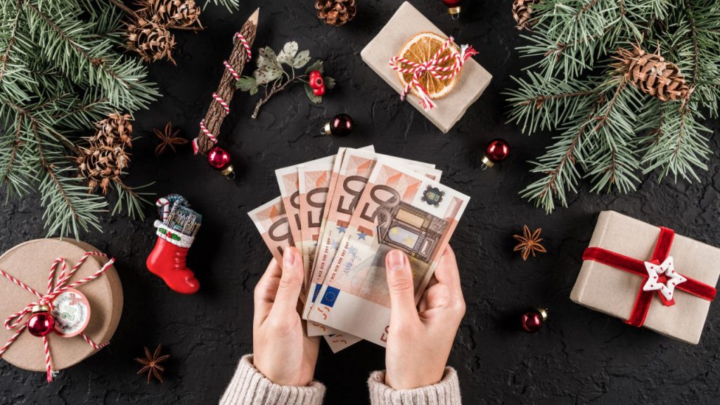 ΔΥΠΑ: Αυξημένο φέτος το δώρο Χριστουγέννων για τους ανέργους – Πότε θα καταβληθεί