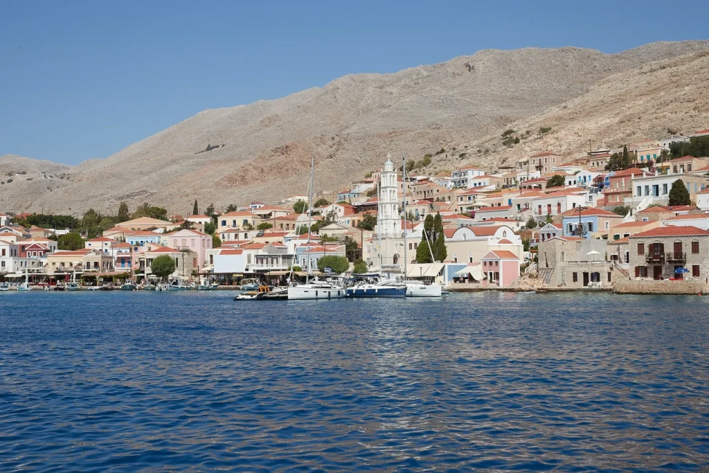 Χωρίς ηλεκτρικό ρεύμα η Χάλκη: Πλωτός γερανός έκοψε τα υποθαλάσσια καλώδια