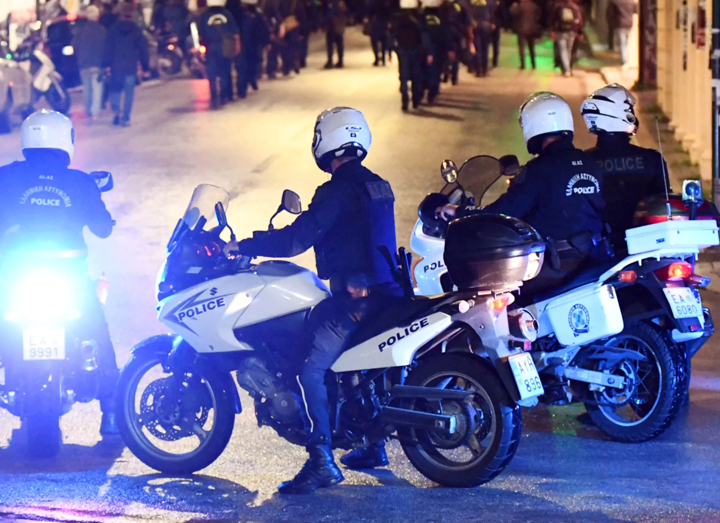 Πάτρα: Έδωσαν αλκοόλ σε ανήλικα – Συνελήφθη η ιδιοκτήτρια του μαγαζιού και ο υπεύθυνος του καταστήματος