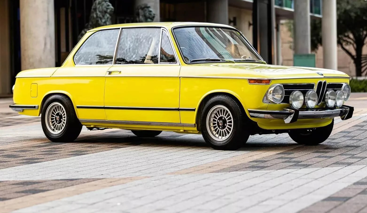 BMW 2002te: Φόρεσε μοτέρ Tesla και μπαταρίες i3