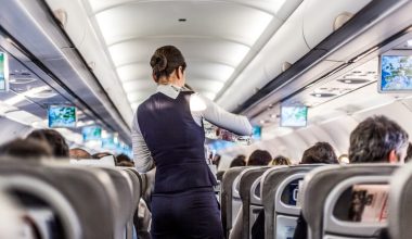 Δείτε πώς οι αεροσυνοδοί «τιμωρούν» όσους αρνούνται να αλλάξουν θέση στο αεροπλάνο