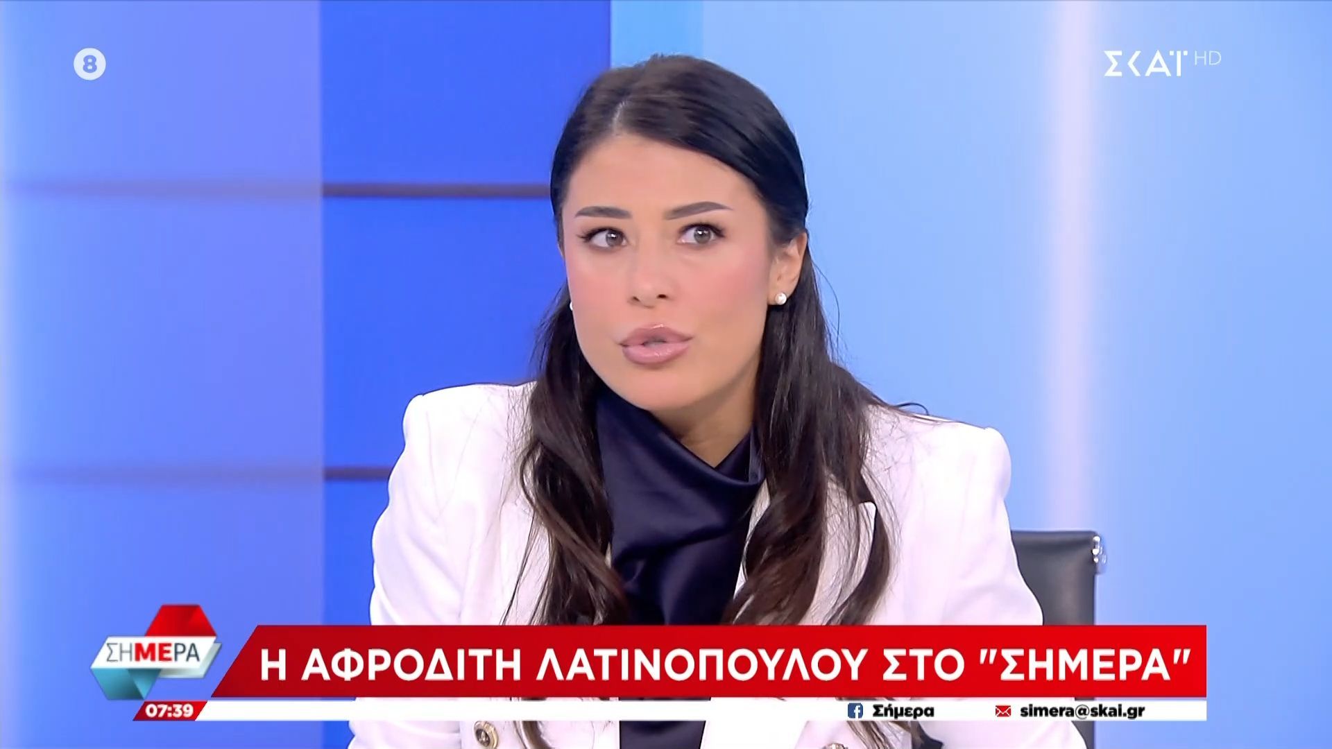 Α.Λατινοπούλου: Έκανε τον σταυρό της μόλις την συνέκριναν οι δημοσιογράφοι στο ΣΚΑΪ με την Ζ.Κωνσταντοπούλου