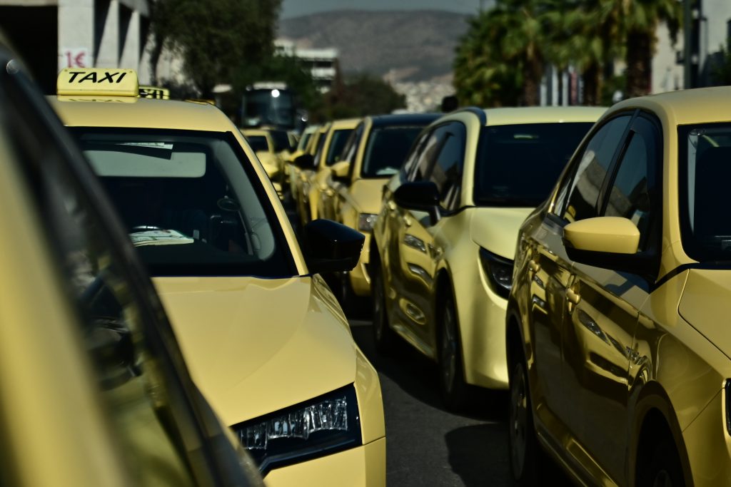 Σηκώνουν χειρόφρενα τα ταξί στις 2 και 3 Δεκεμβρίου σε όλη την Ελλάδα – Ποιος ο λόγος