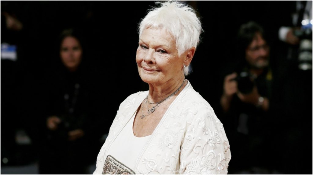 Η Τζούντι Ντεντς δεν βλέπει σχεδόν καθόλου: «Δεν αναγνωρίζω κανέναν – Ούτε να διαβάσω δεν μπορώ»