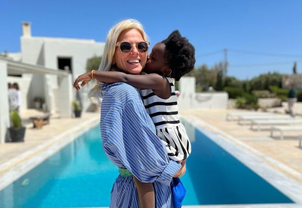 Χριστίνα Καράβα για την υιοθεσία της κόρης της: «Δικοί μου άνθρωποι ήταν αρνητικοί στην απόφασή μου» (βίντεο)