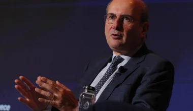 Ο Κ.Χατζηδάκης θέλει την τεχνητή νοημοσύνη παντού: Στο κρατος και την οικονομία