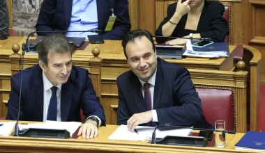 Με ψήφους ΝΔ-ΠΑΣΟΚ υπερψηφίστηκε η τροπολογία για την οπλοκατοχή – Ο αφοπλισμός και οι ποινές