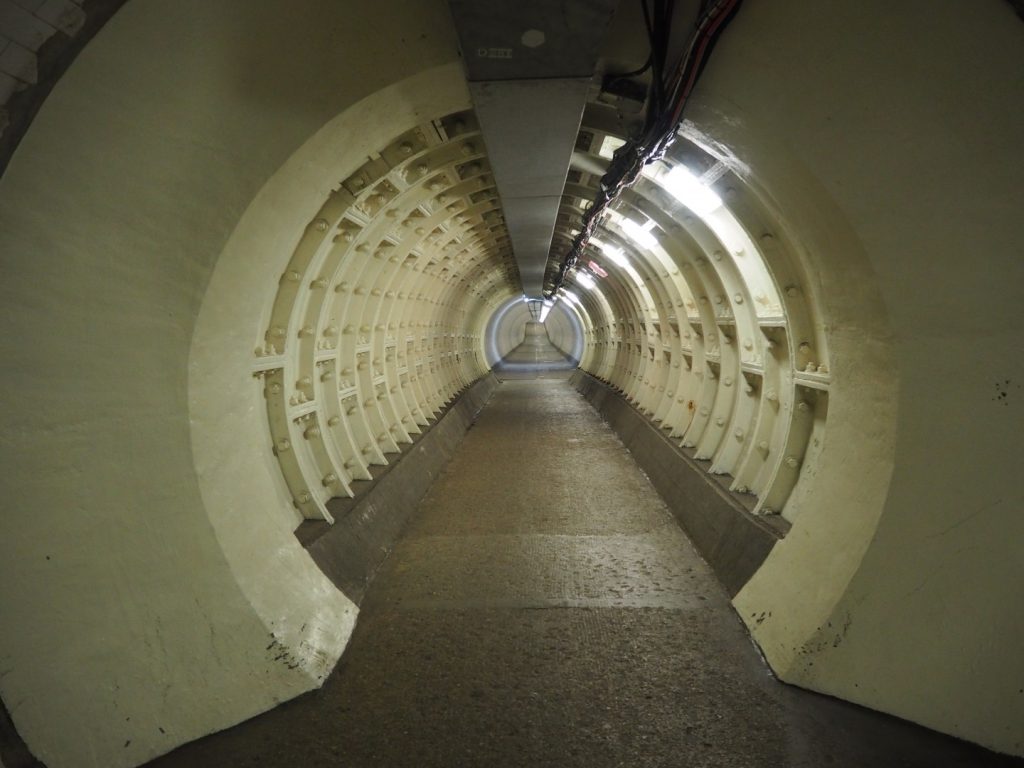 Λονδίνο: Το στοιχειωμένο τούνελ του Τάμεση και ο θρύλος για το ζευγάρι εραστών που εξαφανίστηκε