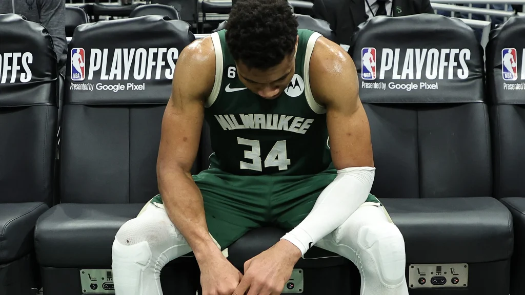 Διέγραψε φωτογραφίες με τους Μπακς ο Γ.Αντετοκούνμπο – Τα μαζεύει και φεύγει; (φωτο)