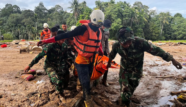 Φονικές πλημμύρες στην Ινδονησία: Τουλάχιστον 631 νεκροί και πάνω από 1 εκατ. οι ξεριζωμένοι