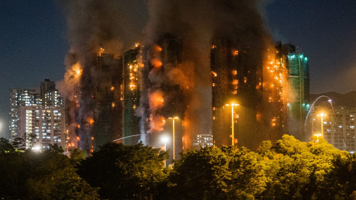 Χονγκ Κονγκ: Ξεκινάει έρευνα «ανεξάρτητης επιτροπής» για τη φονική πυρκαγιά σε συγκρότημα πολυκατοικιών