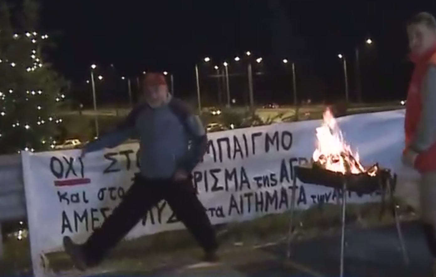 Αγρότης στην Καρδίτσα κάνει σπαγγάτο στον «αέρα» τηλεοπτικής εκπομπής (βίντεο)