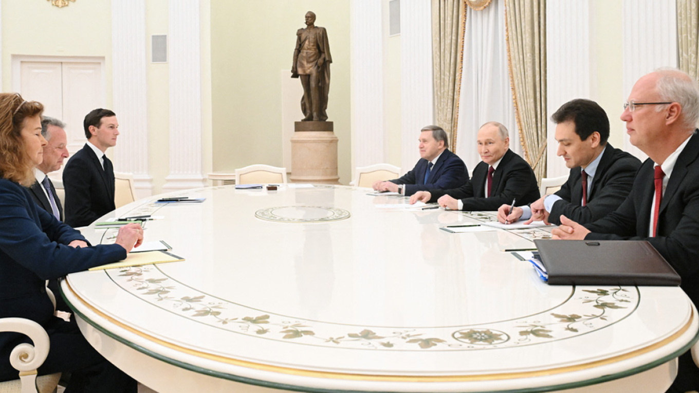 Μετά από 5 ώρες ολοκληρώθηκε η συνάντηση Β.Πούτιν με Σ.Γουίτκοφ και Τ.Κούσνερ – Το tweet με το περιστέρι! (upd)