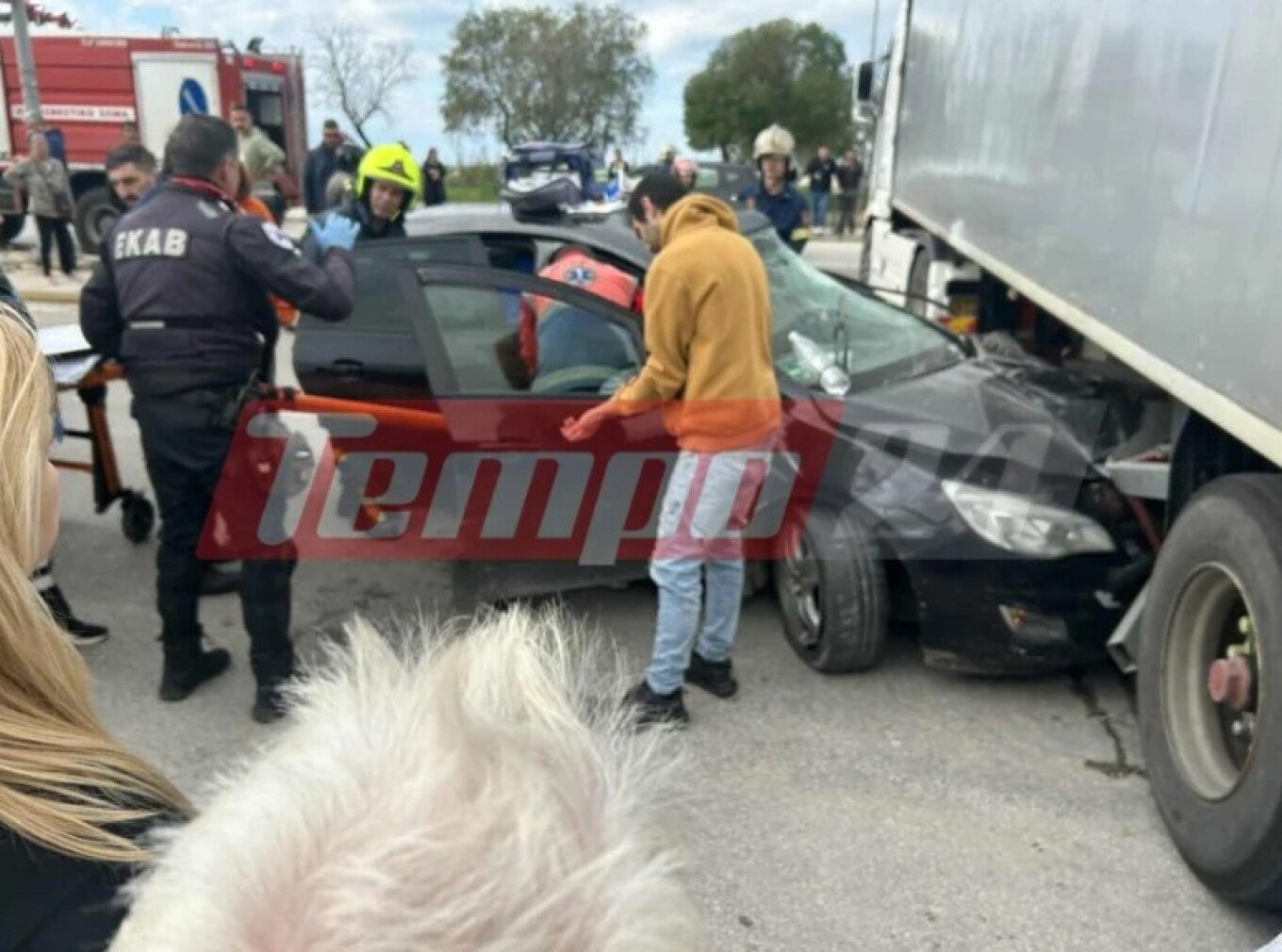 Σοβαρό τροχαίο στην Πάτρα: Αυτοκίνητο «καρφώθηκε» σε νταλίκα – Στο νοσοκομείο με τραύματα μία έγκυος (φωτο)