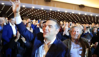 Α.Τσίπρας: «Η δημοκρατική παράταξη πρέπει να προχωρήσει σε διεργασίες επανίδρυσης της πολιτικής της υπόστασης»