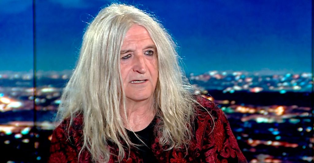 Νίκος Καρβέλας: Η σπάνια δημόσια εμφάνιση του αδερφού του που επέλεξε να μείνει μακριά από την δημοσιότητα