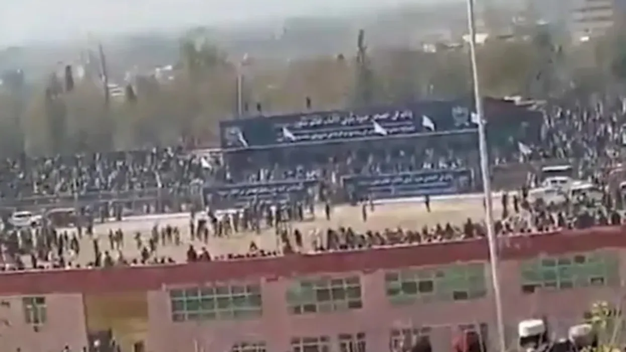 Αφγανιστάν: Οι Ταλιμπάν επιθυμούν τον θάνατο και των παιδιών του δολοφόνου που εκτελέστηκε μπροστά σε 80.000 άτομα