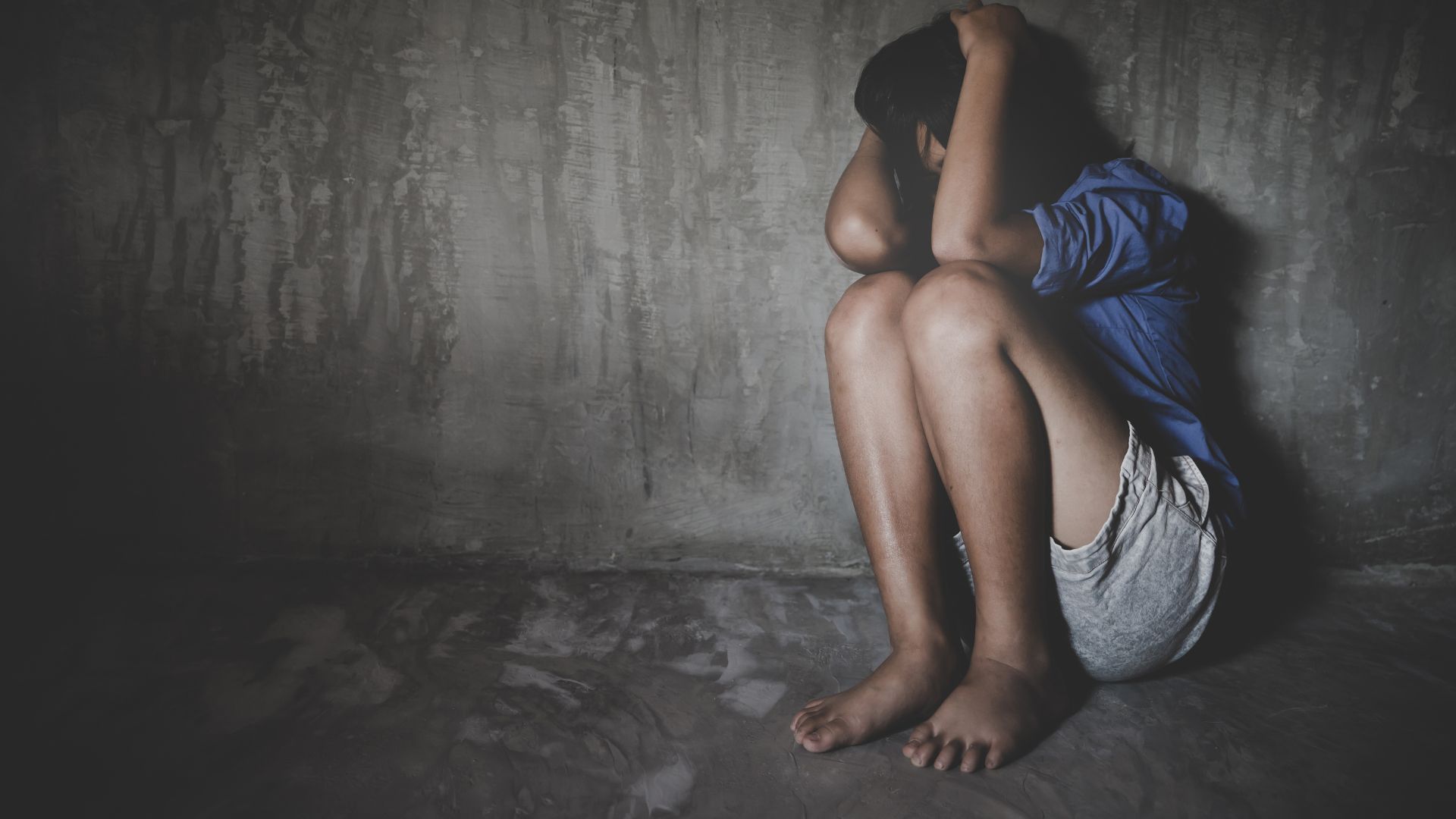 Σοκ στο Ηράκλειο Κρήτης: Γονείς κακοποιούσαν επανειλημμένα τα 8 παιδιά τους – Πώς αποκαλύφθηκαν οι πράξεις τους