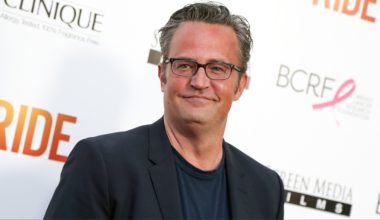 Η μητέρα του Μάθιου Πέρι κατακεραυνώνει τον Σαλβαδόρ Πλασένθια: «Είναι υπεύθυνος για τον θάνατο του παιδιού μου»