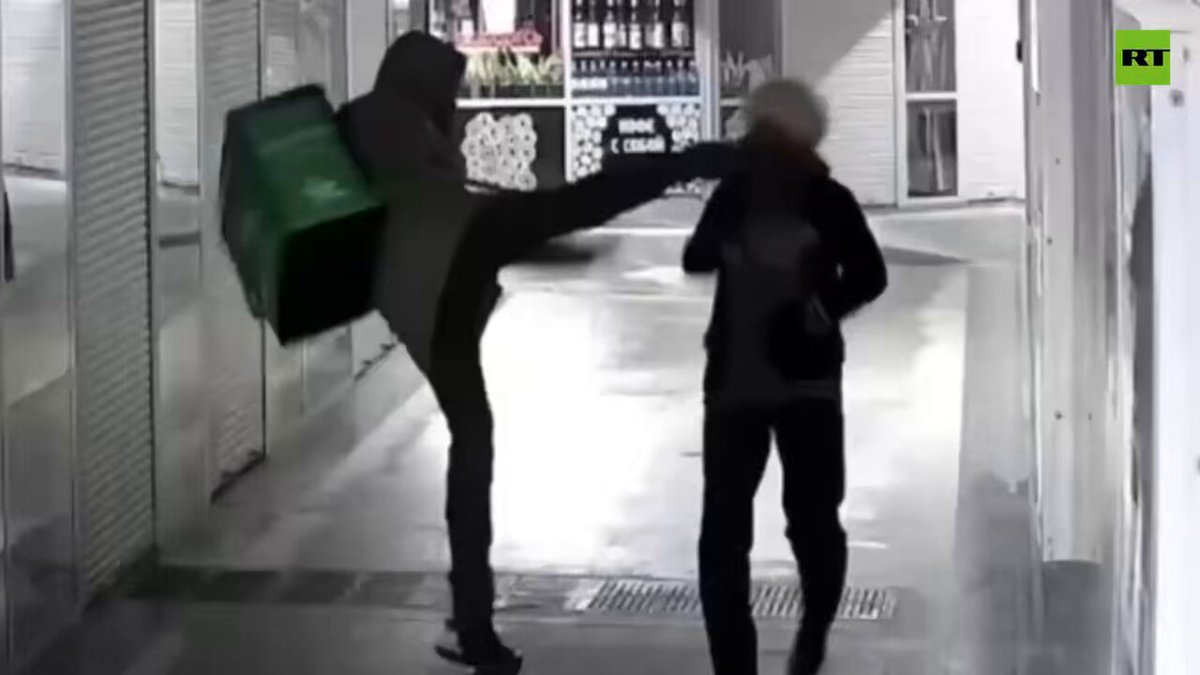 Ντελιβεράς στη Ρωσία κλωτσάει στο πρόσωπο μια ηλικιωμένη – Δείτε βίντεο
