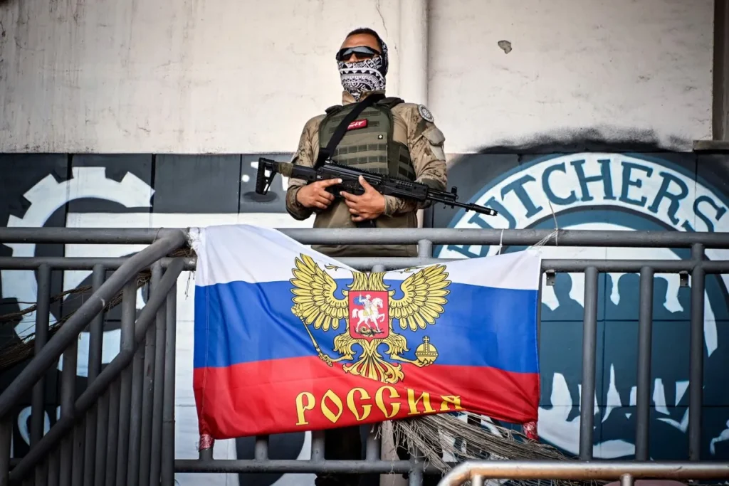 Ουκρανοί στρατιώτες παραδίνονται εθελούσια στους μαχητές της Espanola στο Ντνιπροπετρόφσκ