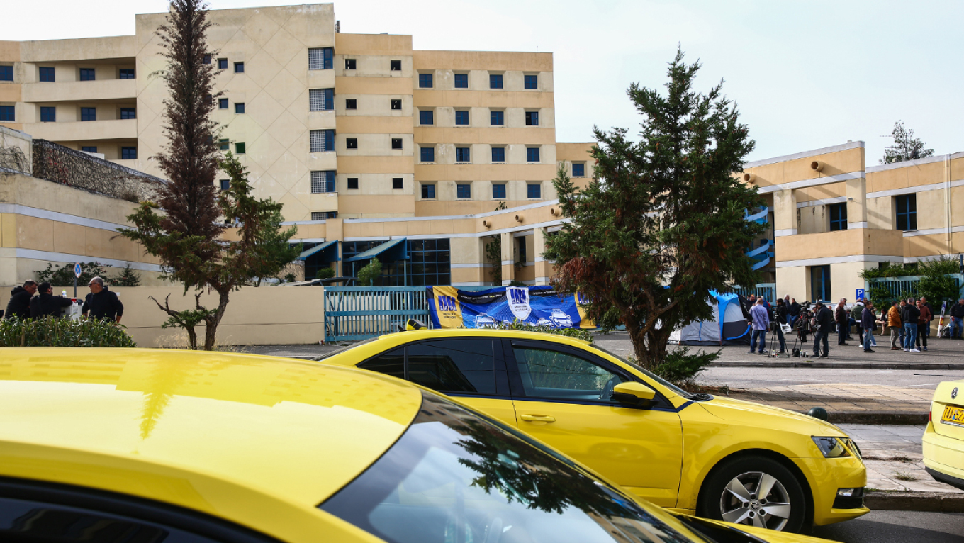 Παρατείνεται η απεργία των οδηγών ταξί σε όλη την Αθήνα – Μέχρι πότε θα ισχύει