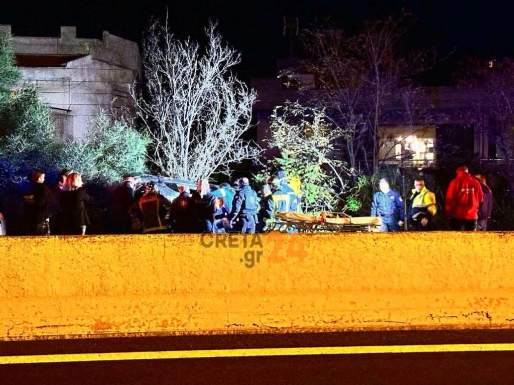 Σοβαρό τροχαίο στον ΒΟΑΚ: Αυτοκίνητο ανετράπη της πορείας του – Εγκλωβίστηκε  ο οδηγός – Δείτε φωτογραφίες