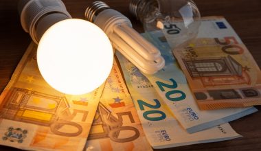 «Έρχονται» τον Φεβρουάριο τα πορτοκαλί τιμολόγια ρεύματος: Ποιοι θα μπορούν να τα επιλέξουν