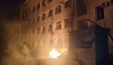 Ρωσικός βαλλιστικός πύραυλος Iskander κτύπησε το κτίριο της ουκρανικής SBU στην πόλη Κριβόι Ρογκ (βίντεο)