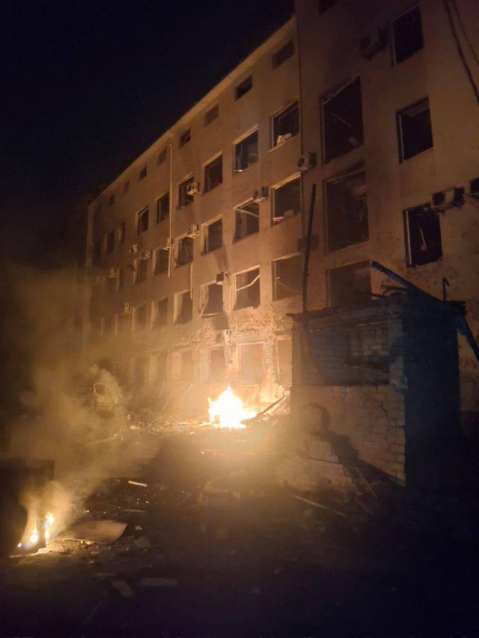 Ρωσικός βαλλιστικός πύραυλος Iskander κτύπησε το κτίριο της ουκρανικής SBU στην πόλη Κριβόι Ρογκ (βίντεο)