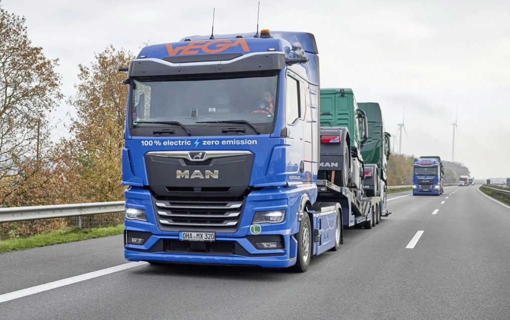 Η MAN παραδίδει ηλεκτρικά φορτηγά με… ηλεκτρικά φορτηγά
