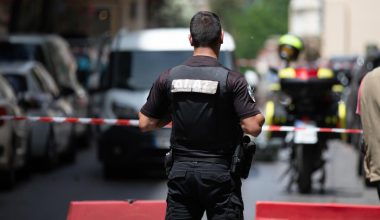 Βρέθηκε ύποπτη βαλίτσα έξω από εγκαταλελειμμένο κτήριο στη Χαριλάου Τρικούπη