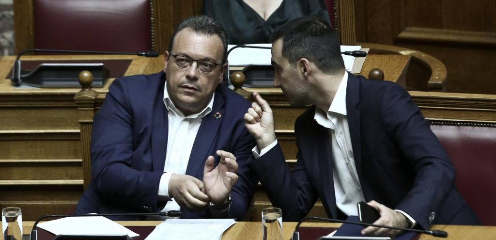 Ο Α.Τσίπρας έστειλε του Σ.Φάμελλο και Α.Χαρίτση στον εξώστη αντί της «πλατείας»: Τους «τελείωσε» από τώρα!