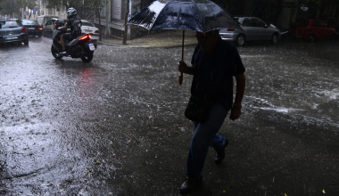 Κακοκαιρία «Βyron»: Ισχυρή καταιγίδα πλήττει την Αττική – Πού εντοπίζονται προβλήματα (upd)