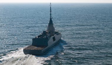 Το ΠΝ προαναγγέλλει την άφιξη της φρεγάτας «ΚΙΜΩΝ»: «Χρόνια πολλά – Ερχόμαστε σύντομα»