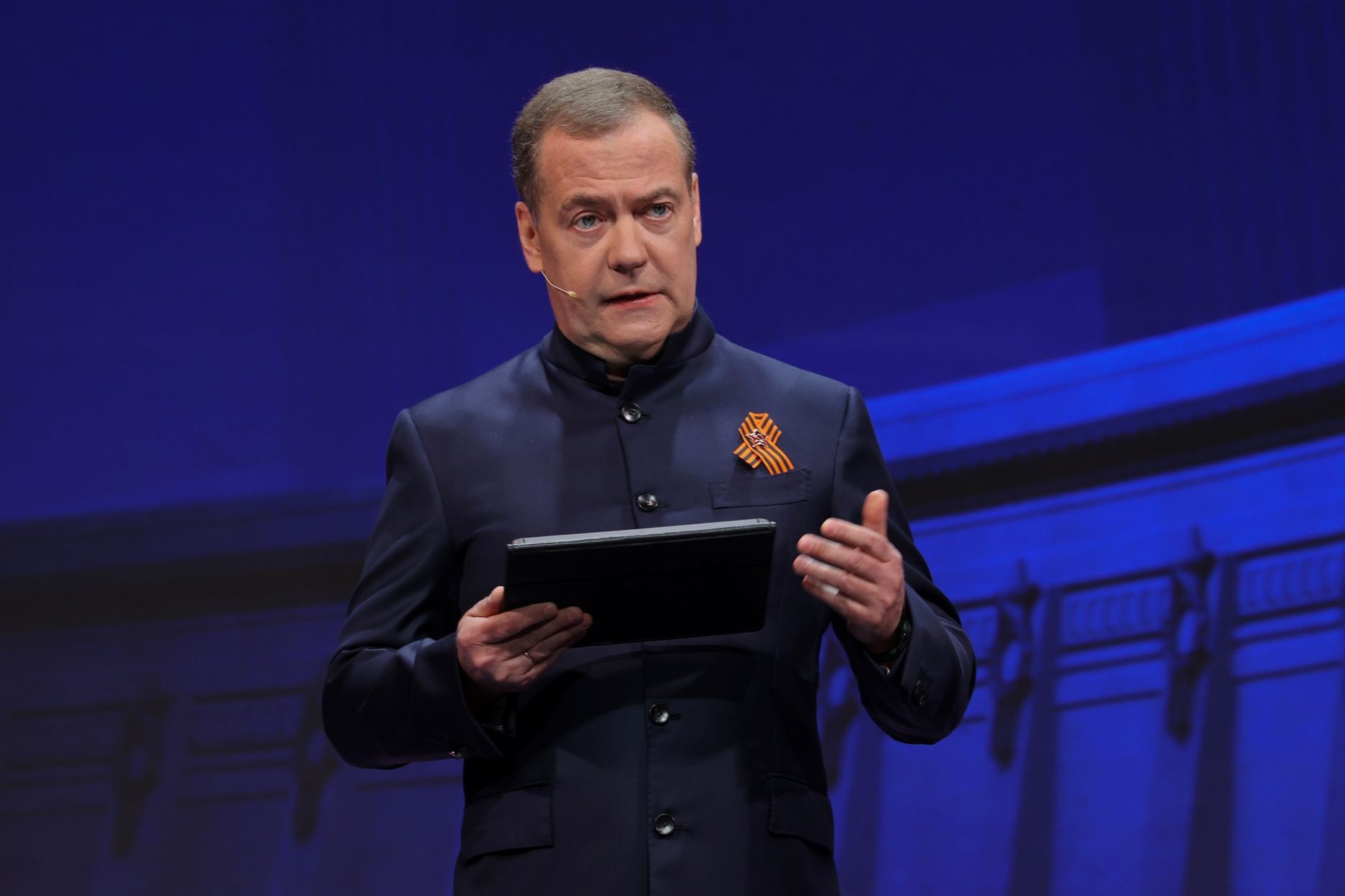 Ν.Μεντβέντεφ: «Τρελή η ΕΕ – Casus belli η κατάσχεση δεσμευμένων ρωσικών περιουσιακών στοιχείων»