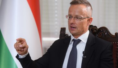 Ούγγρος ΥΠΕΞ: «Η ΕΕ συγκαλύπτει την διαφθορά στην Ουκρανία»