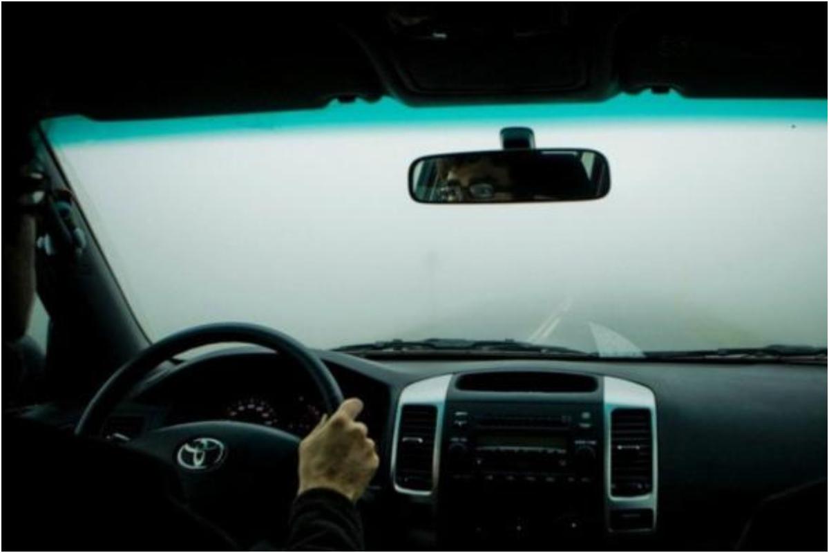 Δείτε τι να κάνετε για να «καθαρίσετε» τα θολά τζάμια στο αυτοκίνητο