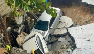 Βίντεο: Καταβόθρα στο Βιετνάμ «εξαφανίζει» δύο αυτοκίνητα