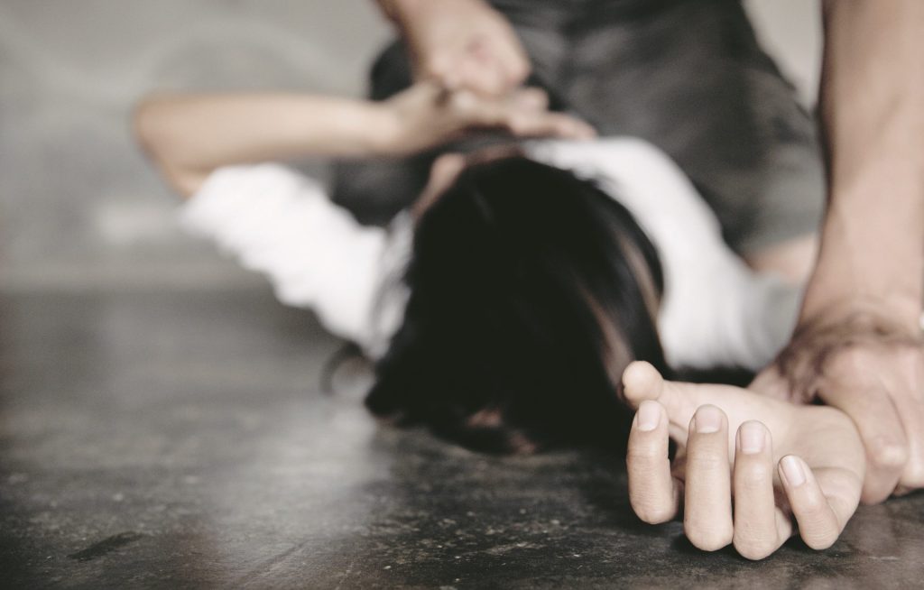 Φρίκη για ανήλικη στην Αργολίδα: Συνελήφθησαν πέντε Ρομά για αρπαγή και βιασμό 17χρονης