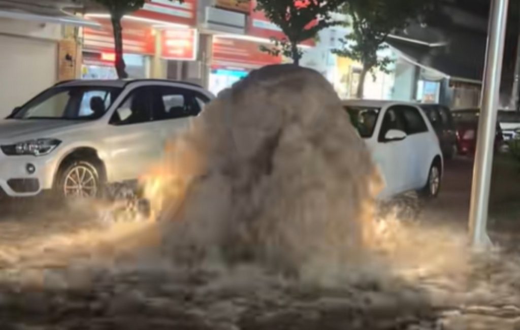 Ο Θοδωρής Κολυδάς εξηγεί γιατί δημιουργούνται τα σιντριβάνια στα φρεάτια μετά τις σφοδρές βροχοπτώσεις (βίντεο)