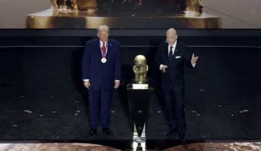 Ο Ν.Τραμπ τιμήθηκε με το πρώτο βραβείο ειρήνης της FIFA (φωτο)