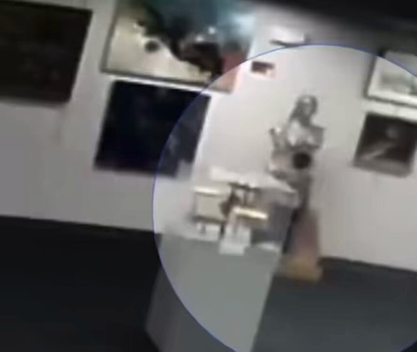 Βίντεο: 5χρονο αγόρι κατέστρεψε γλυπτό αξίας 132.000 δολαρίων στο Κάνσας!