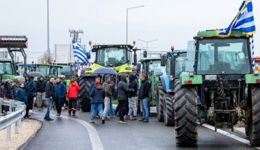 «Μπλόκο» των αγροτών και στα σύνορα με την Βουλγαρία: «Να δώσουμε ένα μάθημα στην κυβέρνηση»